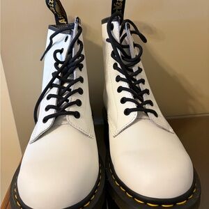 BRAND new Dr Martens white combat boots men’s 9 women’s 10